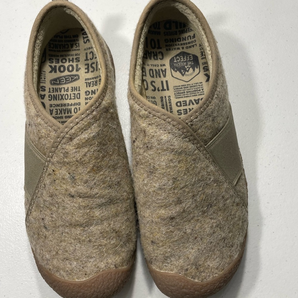 Keen Howser Camp Wrap Slippers Slides  Size 11 Cozy Tan Slip-On Shoes SB-110